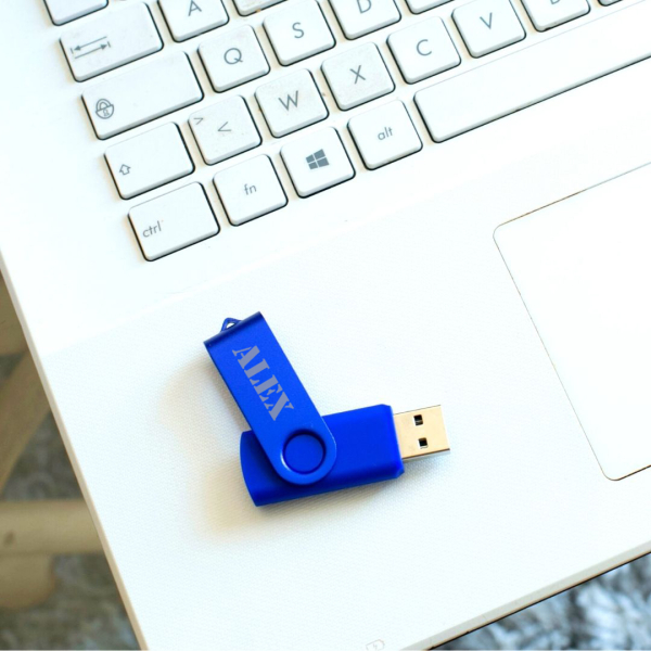 Pen drive de 32 GB colorida personalizada com nome