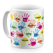 Caneca com as mãos da criança personalizada com o seu primeiro nome