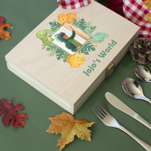 Conjunto de talheres infantil personalizado com dinossauros e foto