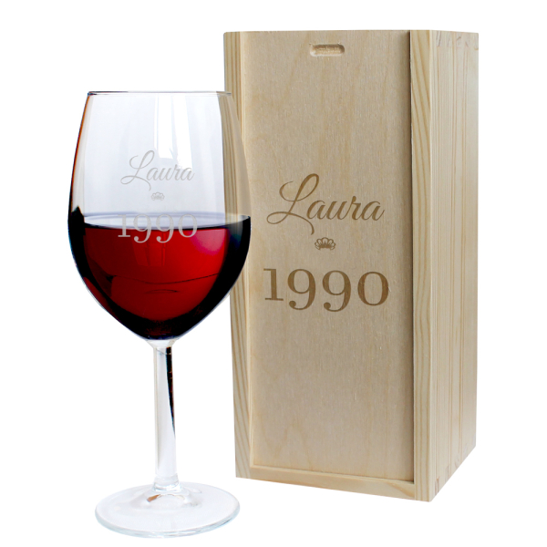 Copo de vinho de aniversário gravado