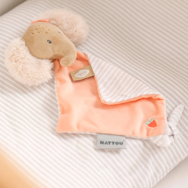 Mini boneco de peluche Oli o elefante bordado