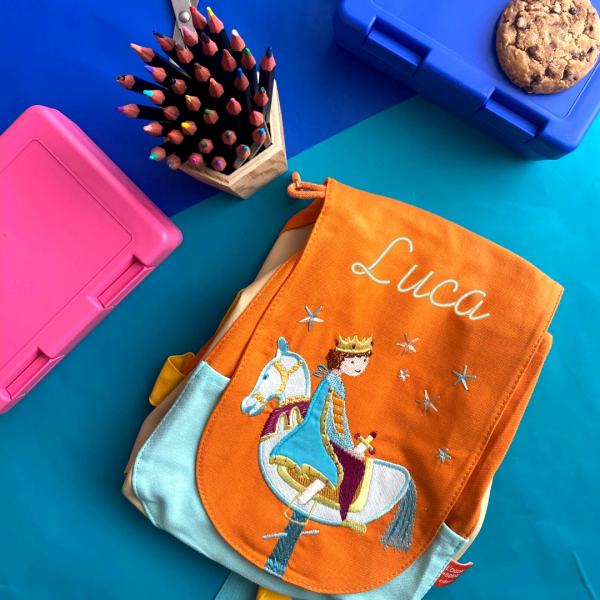 Mochila personalizada O Príncipe e o Cavalo de Madeira