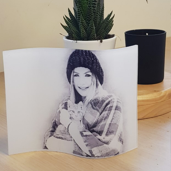 Retrato em estilo carvão feito a partir de uma fotografia