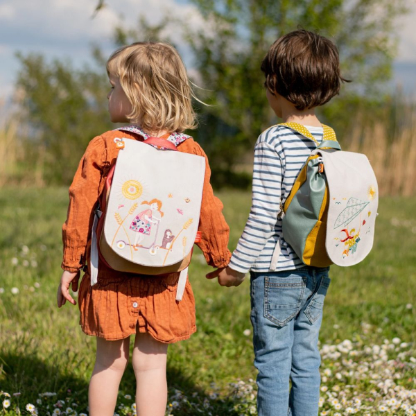 Mochila para criança com nome e decoração de asa-delta