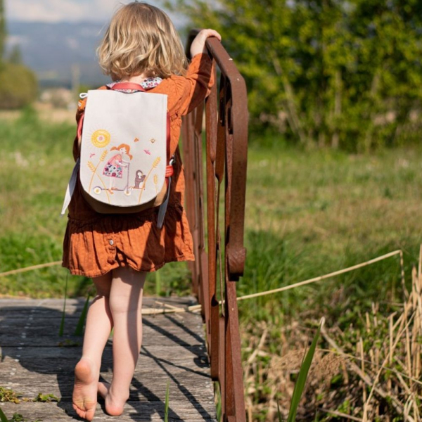 Mochila infantil personalizada com bordado de trotineta