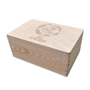 Caixa de madeira gravada para batizado pomba