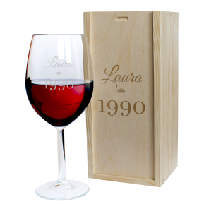 Copo de vinho de aniversrio gravado