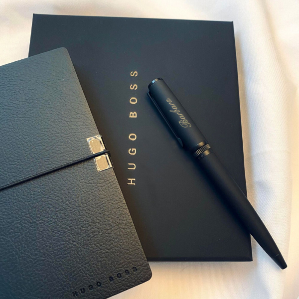 Conjunto de oferta Hugo Boss com caderno e esferográfica