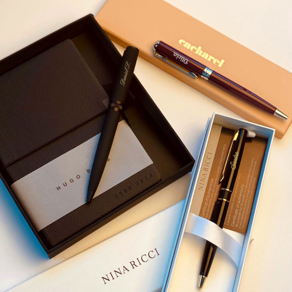 Conjunto de oferta Hugo Boss com caderno e esferográfica