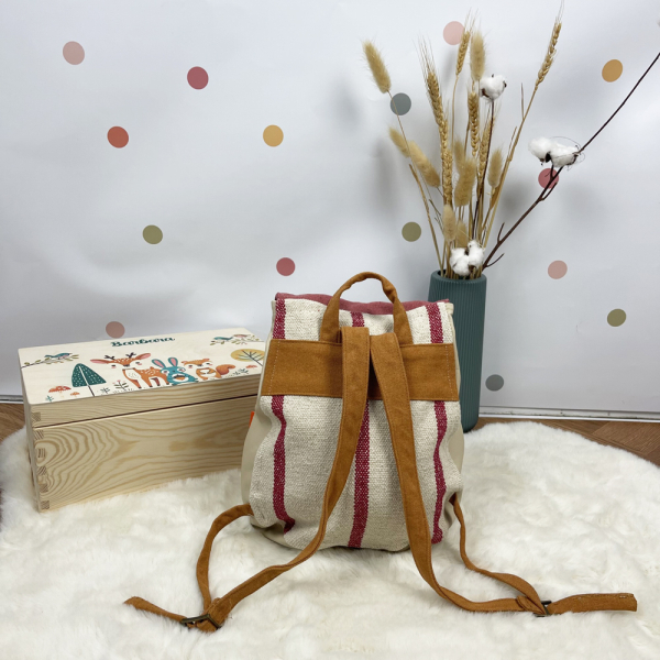 Mochila personalizada com criança e coelho