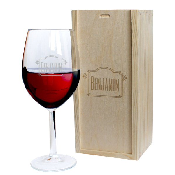 Copo de vinho com nome gravado