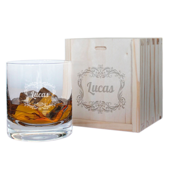 Copo de whisky gravado com nome
